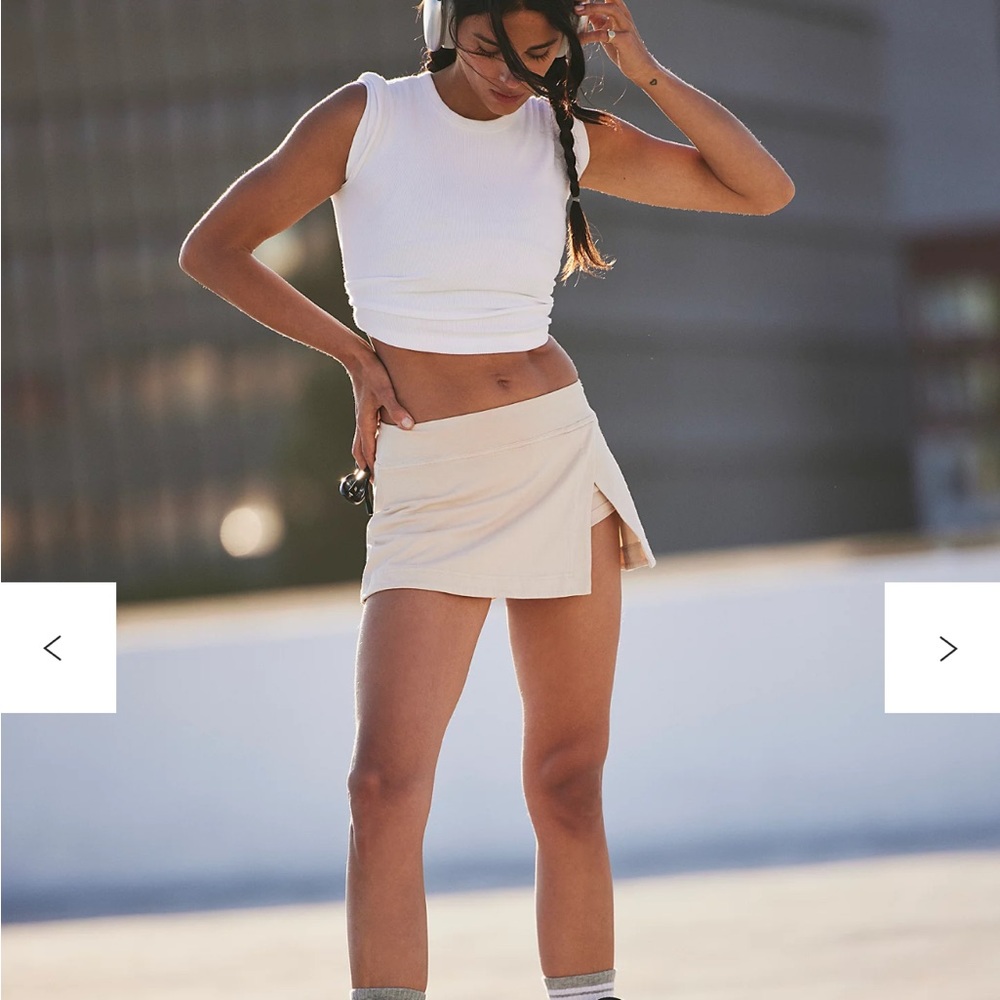 Free People Hot Shot Mini Skort – Medium (Cappuccino)